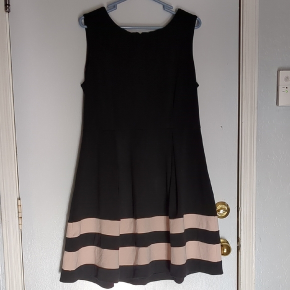 Calvin Klein Dresses & Skirts - Elegant Black and Cream Women's Dress size 14